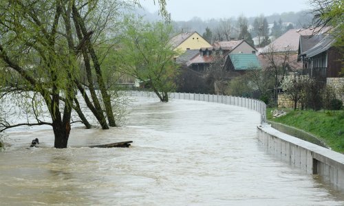 Una dosegla vrhunac, ne očekuje se daljnji porast: Cesta do Dvora i dalje odsječena