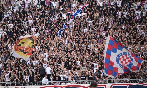 Hajdukovi navijači prvo igrače nagradili pljeskom, a onda ih ispratili jednom pjesmom