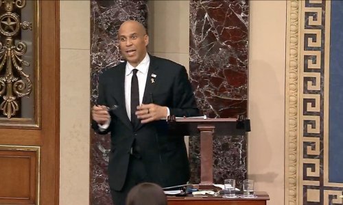 Američki senator oborio rekord: Govorio je bez prestanka 25 sati