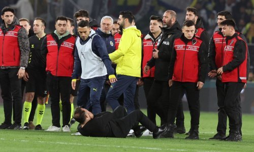 Pogledajte kaos u Istanbulu; Jose Mourinho udario protivničkog trenera