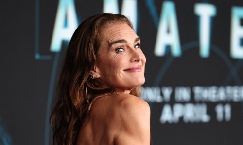 Brooke Shields objavila fotku u bikiniju, fanovi joj pišu: 'Odaj nam svoje tajne'