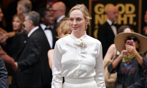 Tako elegantno: Uma Thurman zablistala u idealnom spoju košulje i suknje