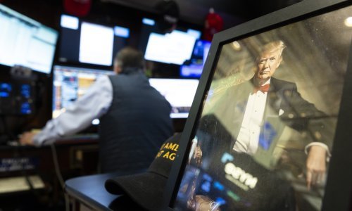 Smiruje se burze: Tržišta u Aziji porasla, dolar ojačao
