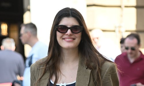 Domaća glazbenica iznenadila na špici i pokazala – trudnički trbuščić