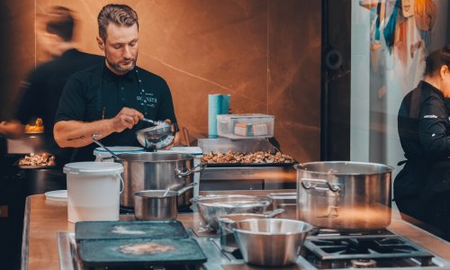 Chef koji slika namirnicama, i donosi okuse Austrije u glavni grad Njemačke