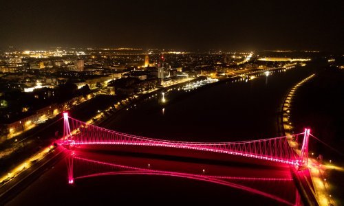 Osječki pješački most u boji trešnjina cvijeta: Podrška hrvatskim sportašima na Olimpijskim igrama gluhih