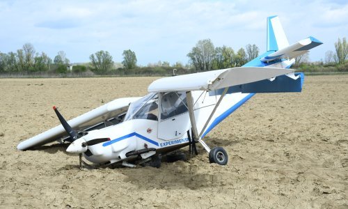 Ovo je avion koji se srušio kod Siska; pilotu otkazao motor na 100 metara visine