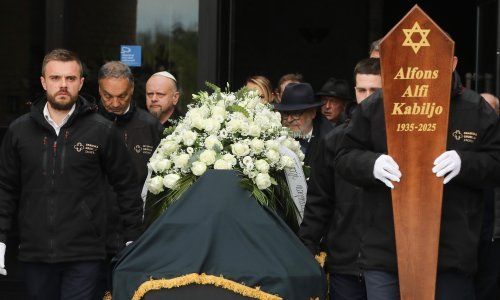 Brojni glazbenici, glumci i prijatelji oprostili su se od Alfija Kabilja na Mirogoju