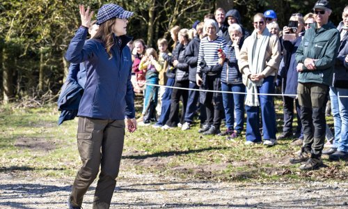 Kraljica odbacila elegantne komade i pojavila se u dosad rijetko viđenom izdanju