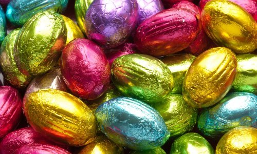 S polica trgovina povučena čokoladna jaja jer za neke ljude mogu biti opasna