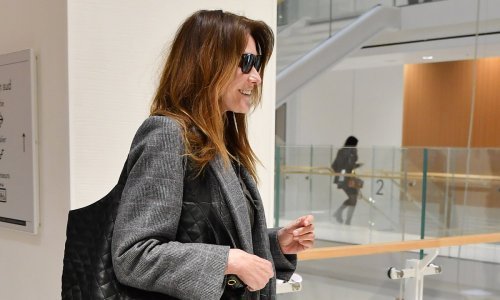 Uz omiljenu torbu slavnih: Bivša prva dama stajling istaknula tenisicama iz Zare