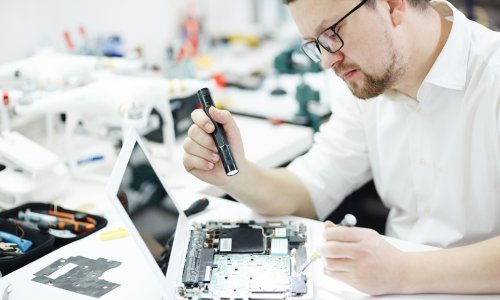 Laptop vas više ne sluša? Evo kad je vrijeme za popravak, a kad za kupovinu novog