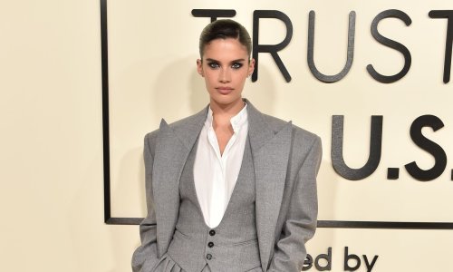 Ne, ovo nije suknja: Slavna brineta pokazala kako se nosi vrući trend sezone