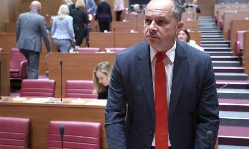 Šef SDP-a obrazlagao razrješenje Turudića, Sanader mu odbrusio:  Pola govora van dnevnog reda