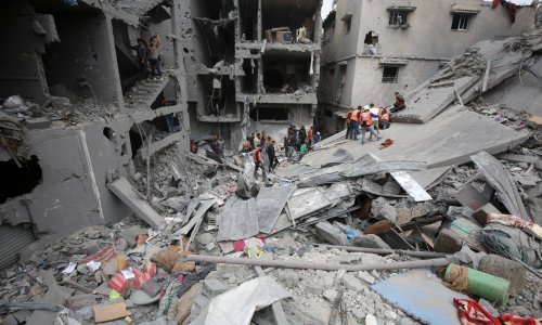 Izrael gađao stambenu zgradu u Gazi, najmanje 23 osobe ubijene