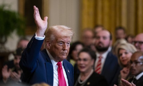 Trump poručio: 'Budite mirni, sve će biti dobro!'