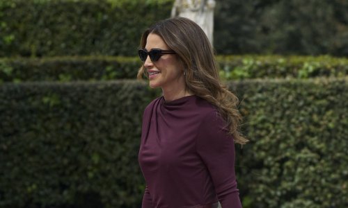 Kraljica Rania pokazala haljinu koja pegla figuru, a sličan model ima i Zara za manje od 30 eura