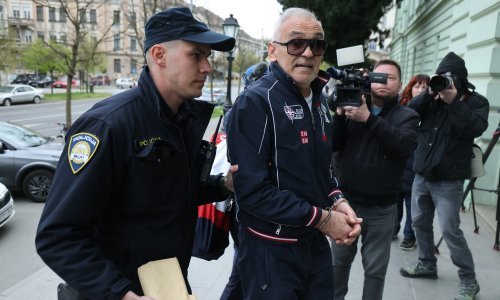 Priveden brodski sudac, obitelj ga dočekala u suzama, novinarima doviknuo: 'Hrvatska'