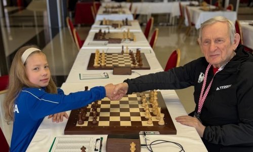 Djevojčica od 9 godina zaigrala šah protiv 85-godišnjaka