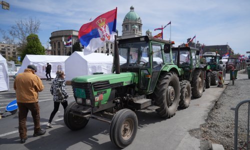FOTO Stigli traktori, dižu se šatori... Pogledajte pripreme za skup u Beogradu