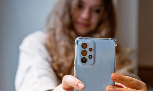 EU uvodi aplikaciju za provjeru dobi, kreću i mjere za zaštitu maloljetnika online