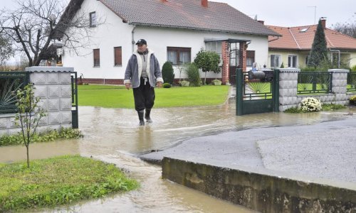 Nove kiše poplavile Podravinu, rijeke prijete Karlovcu