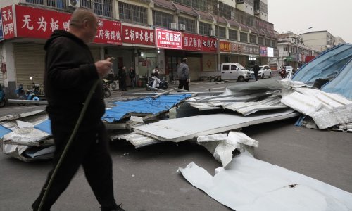 Zbog snažnih vjetrova u Pekingu zatvorene znamenitosti, otkazano više od 800 letova