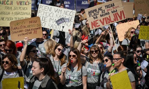 Vrtićki odgojitelji prosvjedovali u Zagrebu, pogledajte najbolje transparente i poruke