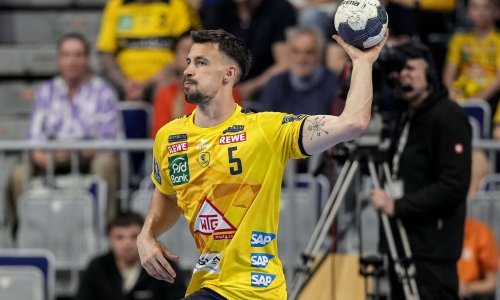 Pogledajte trenutak kad je dvorana zanijemila; Ivan Martinović u suzama i bolovima napustio teren