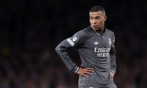 Brutalan start; Mbappe umalo slomio nogu suparniku