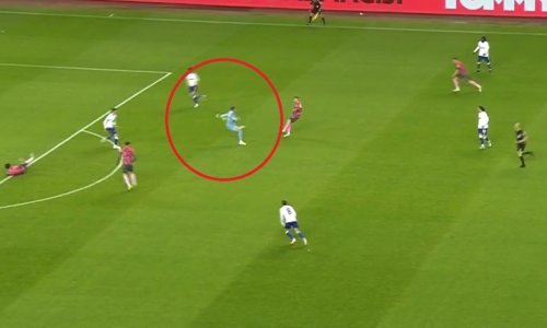 Pa što radi Lučić? Pogledajte kako je Hajdukov golman dobio crveni karton protiv Lokomotive