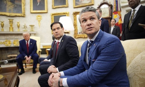 Supruzi i bratu javljao o vojnim napadima, Trump ga žestoko brani