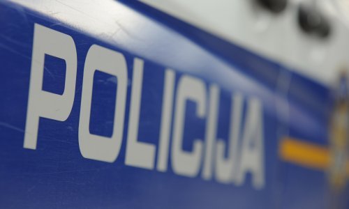 Policajac pretjecao službenim vozilom pa uzrokovao nesreću