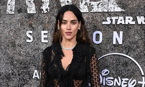 Stiže ljeto, a s njim i ove divne haljine: Prelijepa djevojka Jasona Momoe nije im odoljela