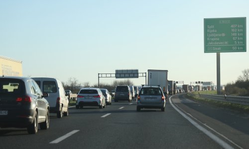 Kolona na zagrebačkoj obilaznici: Na više mjesta vozi se uz zastoje