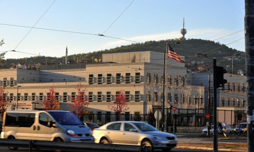 SAD zatvara veleposlanstva i konzulate diljem svijeta, na udaru i BiH?