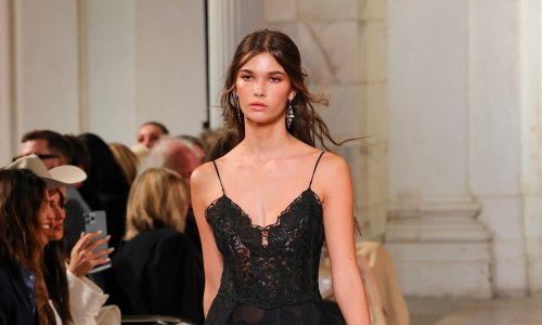 Ralph Lauren pokazao modnu mračniju kolekciju za samouvjerene žene