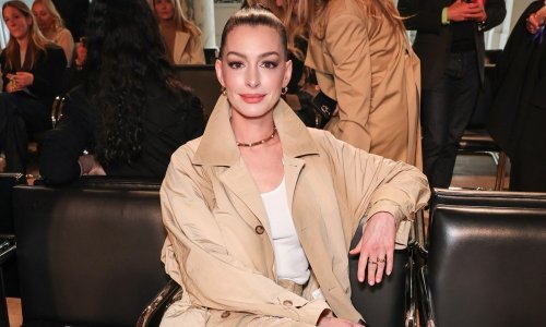 Lijepa brineta u 'dosadnoj' nijansi sve je zasjenila, a tek kad vidite te sandale