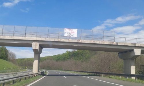 Navijače Hajduka na putu prema Varaždinu dočekala poruka: 'Titovi đaci...'