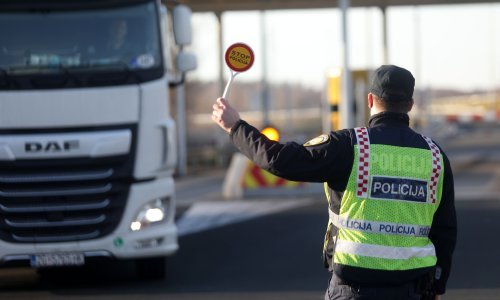 U ovoj susjednoj zemlji kazna za korištenje mobitela čak 1000 eura! Stručnjak: Izbjegavajte ove opasne greške