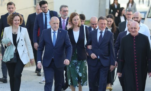 HDZ-ovci poslali jake snage na uskršnju misu, Jandroković stigao sa suprugom