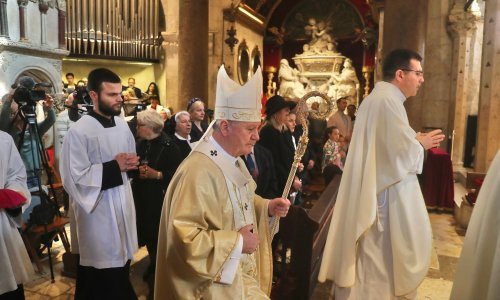 Splitski nadbiskup: Kako nazvati osobe koje drogirane leže po parkovima?