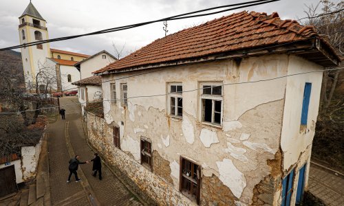 Dok se svijetom širila vijest o smrti papa Franje; na Kosovu kršteni tajni katolici