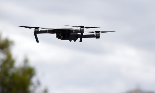 Stručnjak objasnio koliko su dronovi opasni za putničke avione: Pozivamo na razum