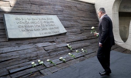 Državni vrh odao počast žrtvama Jasenovca, susreli se Plenković i Milanović