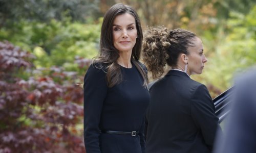 Lijepa kraljica izgleda tako chic, a cipele koje obožavaju fashionistice pun su pogodak