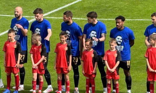 Pogledajte dirljive scene; igrači Dinama na teren izašli s majicama u čast Nikoli Pokrivaču