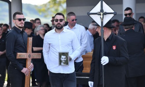 Pokopan Nikola Pokrivač. Od njega se oprostili najmiliji, ali i hrvatski nogometni vrh
