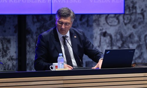 Vlada: Nastavlja se izdavanje besplatne prve osobne iskaznice za mlađe od 18 godina