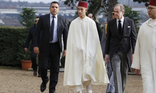 Na papin sprovod stiže i budući kralj kojeg su zvali 'čudom od djeteta'